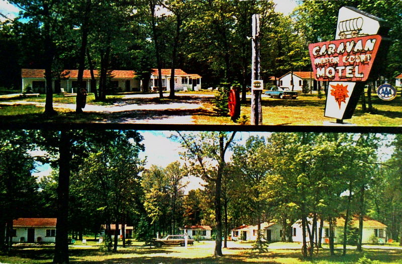 Kuhlmans Caravan Motor Court & Motel (The Caravan Housing Complex) - Old Post Card